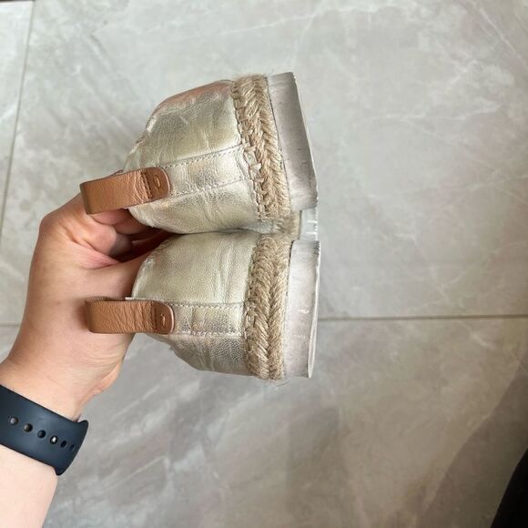 Gentle Souls by Kenneth Cole Gold Metallic Leather Espadrilles Flats Size 6.5 - Picture 5 of 5